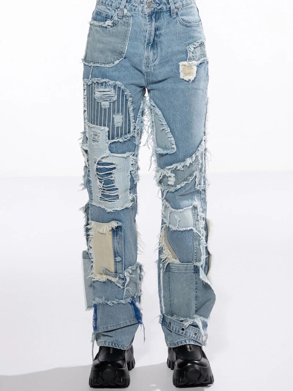AKIRA Light Blue Patchwork Distressed Straight-Leg Jeans